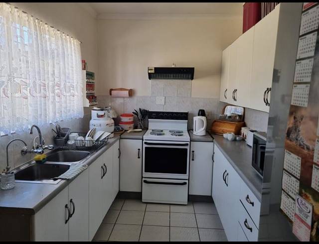 2 BEDROOM TOWNHOUSE FOR SALE IN MEYERVILLE